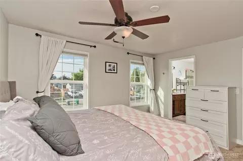 Bedroom - 2871 Initial Ave, Enumclaw, WA 98022 photo 2 of 3