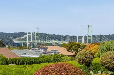 1245 S Fernside Dr, Tacoma, WA 98465