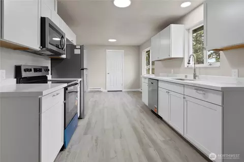 Kitchen - 117 176th St E, Spanaway, WA 98387 photo 3 of 5