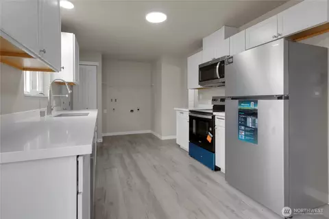 Kitchen - 117 176th St E, Spanaway, WA 98387 photo 4 of 5