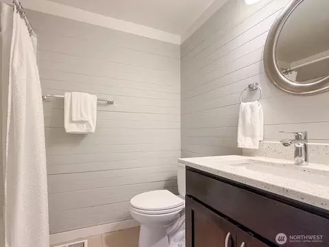 Bath - 15003 108th Pl NE, Bothell, WA 98011 photo 2 of 3