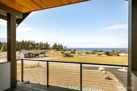 664 Hacienda Dr, Coupeville, WA 98239