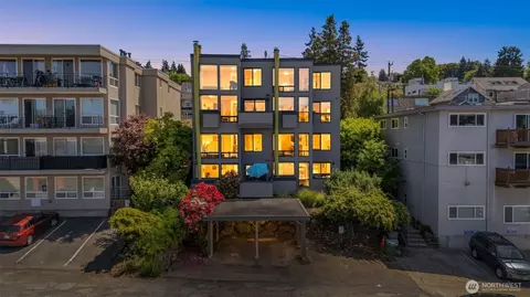 2831 14th Ave W #2, Seattle, WA 98119