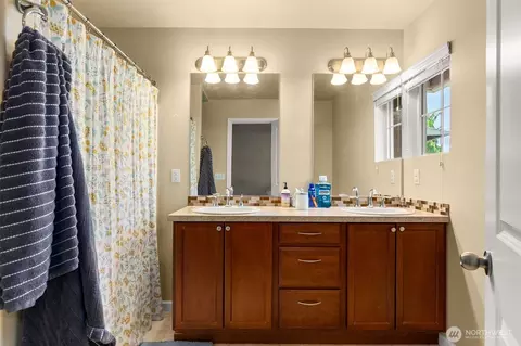 Bath - 7377 Radius Loop SE, Olympia, WA 98513 photo 1 of 2