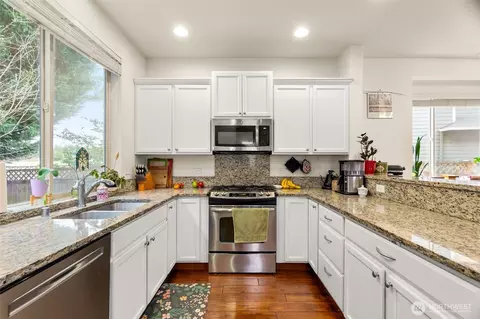 Kitchen - 7377 Radius Loop SE, Olympia, WA 98513 photo 5 of 6