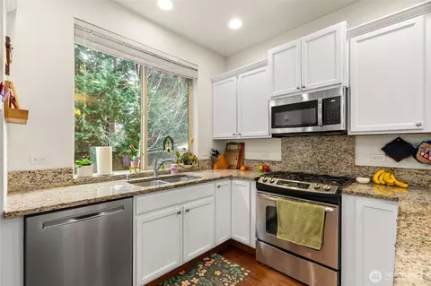 Kitchen - 7377 Radius Loop SE, Olympia, WA 98513 photo 4 of 6