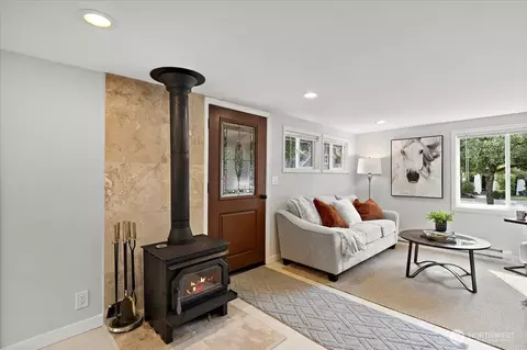 Living - 32308 E Rutherford St, Carnation, WA 98014 photo 2 of 6