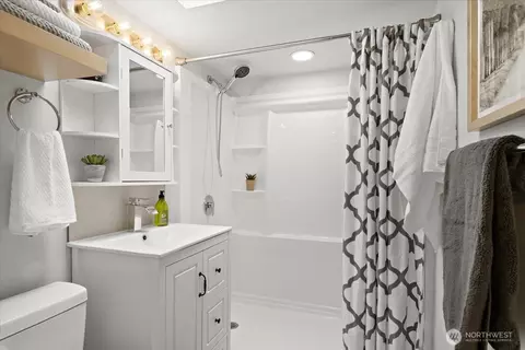 Bath - 32308 E Rutherford St, Carnation, WA 98014 photo 2 of 3