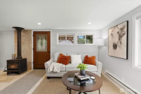 Living - 32308 E Rutherford St, Carnation, WA 98014 photo 6 of 6