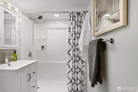 Bath - 32308 E Rutherford St, Carnation, WA 98014 photo 3 of 3