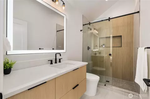 Bath - 724 N 89th St, Seattle, WA 98103 photo 3 of 4