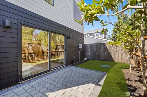 Exterior - 724 N 89th St, Seattle, WA 98103 photo 5 of 7