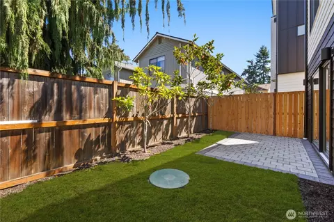 Exterior - 724 N 89th St, Seattle, WA 98103 photo 6 of 7