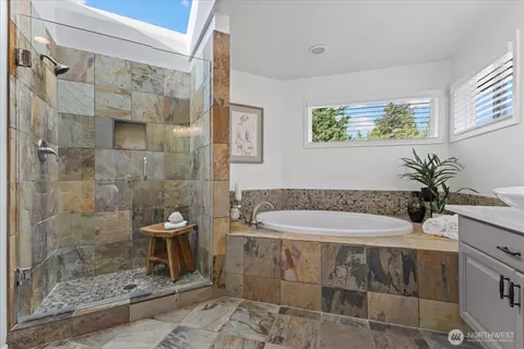 Bath - 15505 33rd Ave SE, Mill Creek, WA 98012 photo 3 of 4