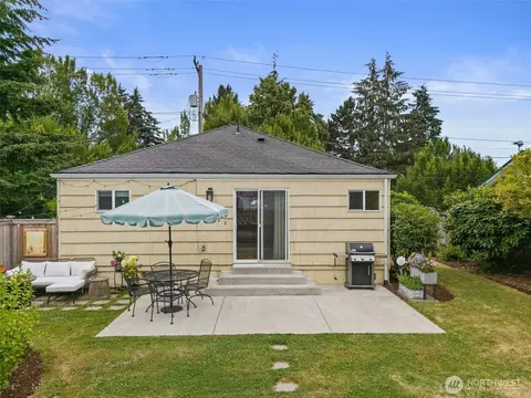 2638 SW 106th St, Seattle, WA 98146