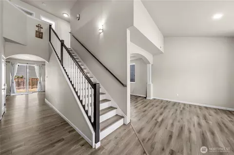 Entry Way - 415 Buell St SW, Orting, WA 98360 photo 3 of 4
