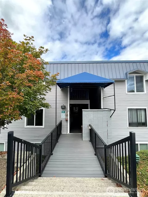 924 Shorewood Dr #E56, Bremerton, WA 98312