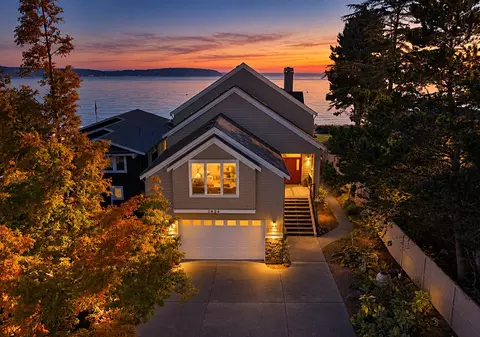 1924 Shore Ave, Freeland, WA 98249