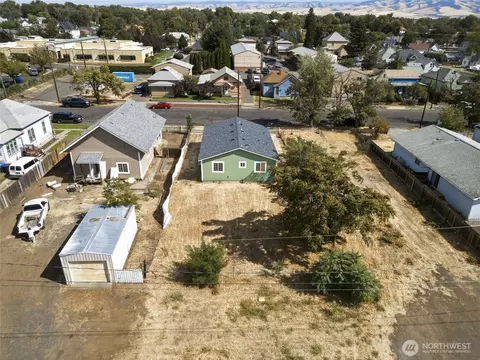 View/Area - 424 S 7th Ave, Walla Walla, WA 99362 photo 2 of 2