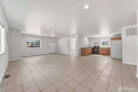 Living - 424 S 7th Ave, Walla Walla, WA 99362 photo 1 of 4