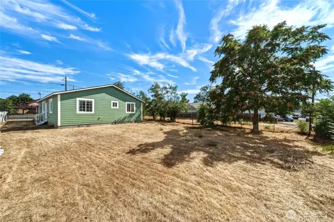 Exterior - 424 S 7th Ave, Walla Walla, WA 99362 photo 2 of 2