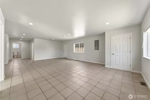 Living - 424 S 7th Ave, Walla Walla, WA 99362 photo 2 of 4