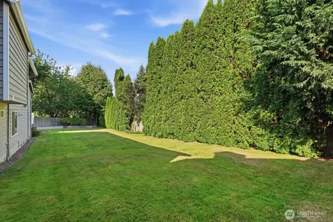 Exterior - 2223 235th Pl SE, Bothell, WA 98021 photo 7 of 8