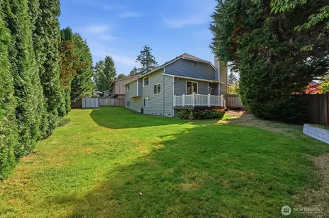 Exterior - 2223 235th Pl SE, Bothell, WA 98021 photo 6 of 8