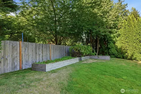 Exterior - 2223 235th Pl SE, Bothell, WA 98021 photo 5 of 8