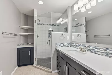 Bath - 2223 235th Pl SE, Bothell, WA 98021 photo 1 of 3