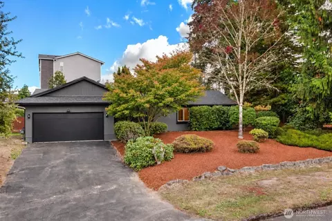 732 NE Roswell Dr, Bremerton, WA 98310
