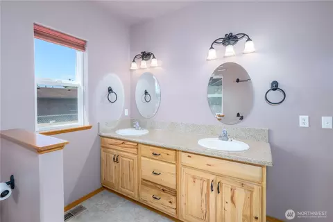 Bath - 70 El Rio Ln, Sequim, WA 98382 photo 1 of 3