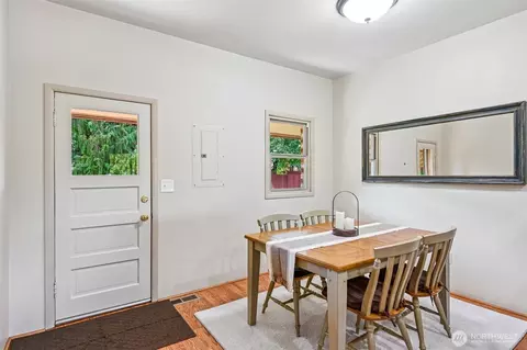 Dining - 27527 SE 467th Pl, Enumclaw, WA 98022 photo 2 of 2