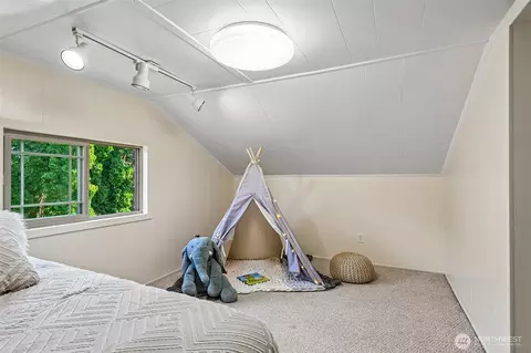 Bedroom - 27527 SE 467th Pl, Enumclaw, WA 98022 photo 5 of 8