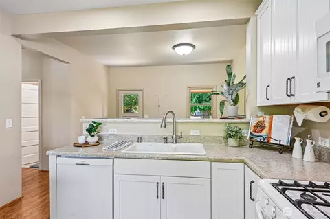 Kitchen - 27527 SE 467th Pl, Enumclaw, WA 98022 photo 3 of 4