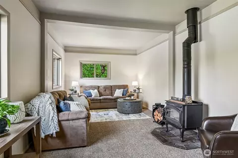 Living - 27527 SE 467th Pl, Enumclaw, WA 98022 photo 1 of 2