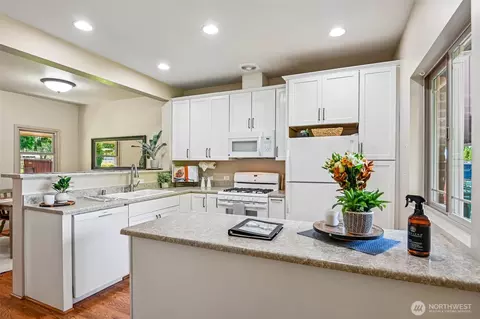 Kitchen - 27527 SE 467th Pl, Enumclaw, WA 98022 photo 1 of 4