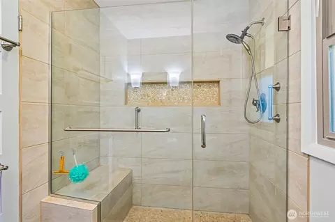 Bath - 27527 SE 467th Pl, Enumclaw, WA 98022 photo 2 of 3
