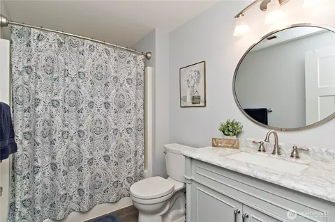 Bath - 709 Victor St, Enumclaw, WA 98022 photo 1 of 5
