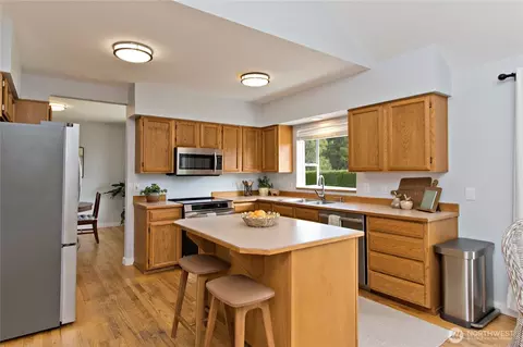 Kitchen - 709 Victor St, Enumclaw, WA 98022 photo 4 of 5