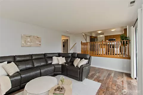 Living - 709 Victor St, Enumclaw, WA 98022 photo 1 of 2
