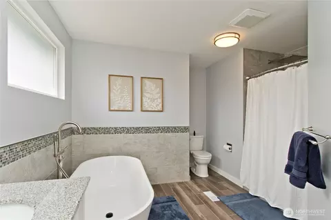 Bath - 709 Victor St, Enumclaw, WA 98022 photo 4 of 5