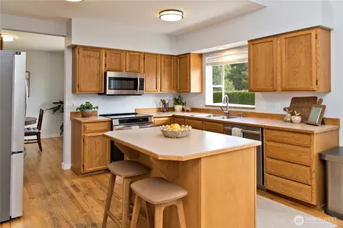 Kitchen - 709 Victor St, Enumclaw, WA 98022 photo 1 of 5
