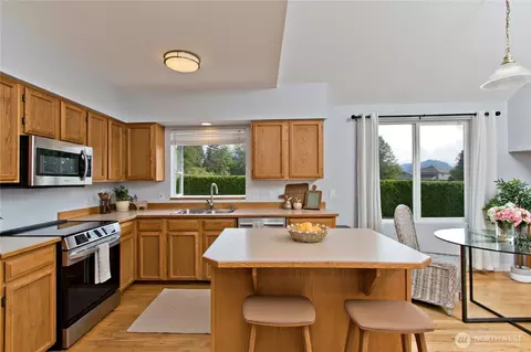 Kitchen - 709 Victor St, Enumclaw, WA 98022 photo 2 of 5