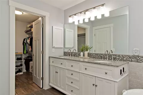 Bath - 709 Victor St, Enumclaw, WA 98022 photo 5 of 5