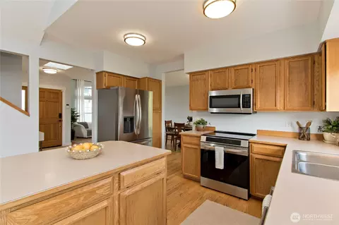 Kitchen - 709 Victor St, Enumclaw, WA 98022 photo 5 of 5
