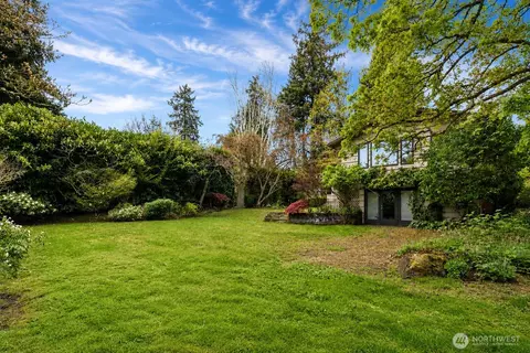 7611 NE 8th St, Medina, WA 98039
