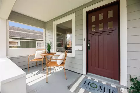 Exterior - 2018 Oakes Ave, Everett, WA 98201 photo 2 of 11