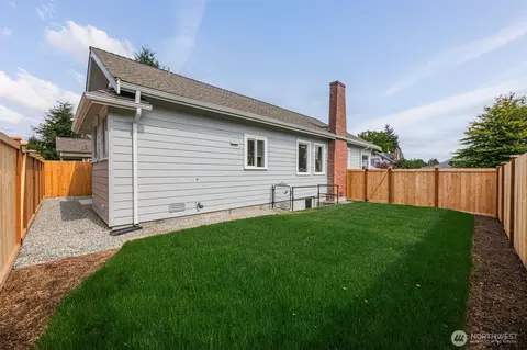 Exterior - 2018 Oakes Ave, Everett, WA 98201 photo 6 of 11