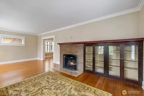 Living - 2020 Lombard Ave, Everett, WA 98201 photo 2 of 4